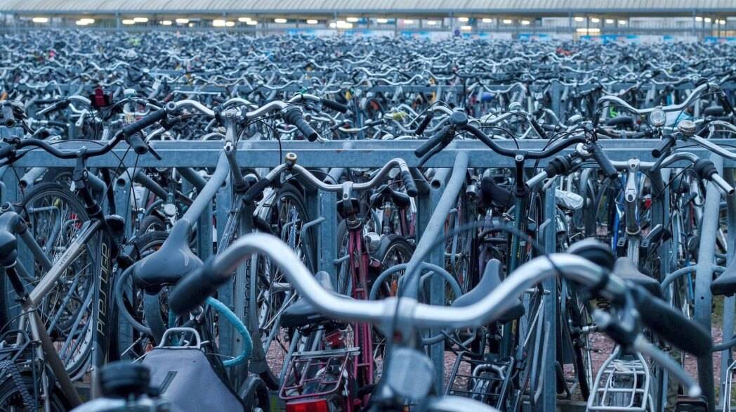Ganz schön viele Fahrräder und Fahrradständer